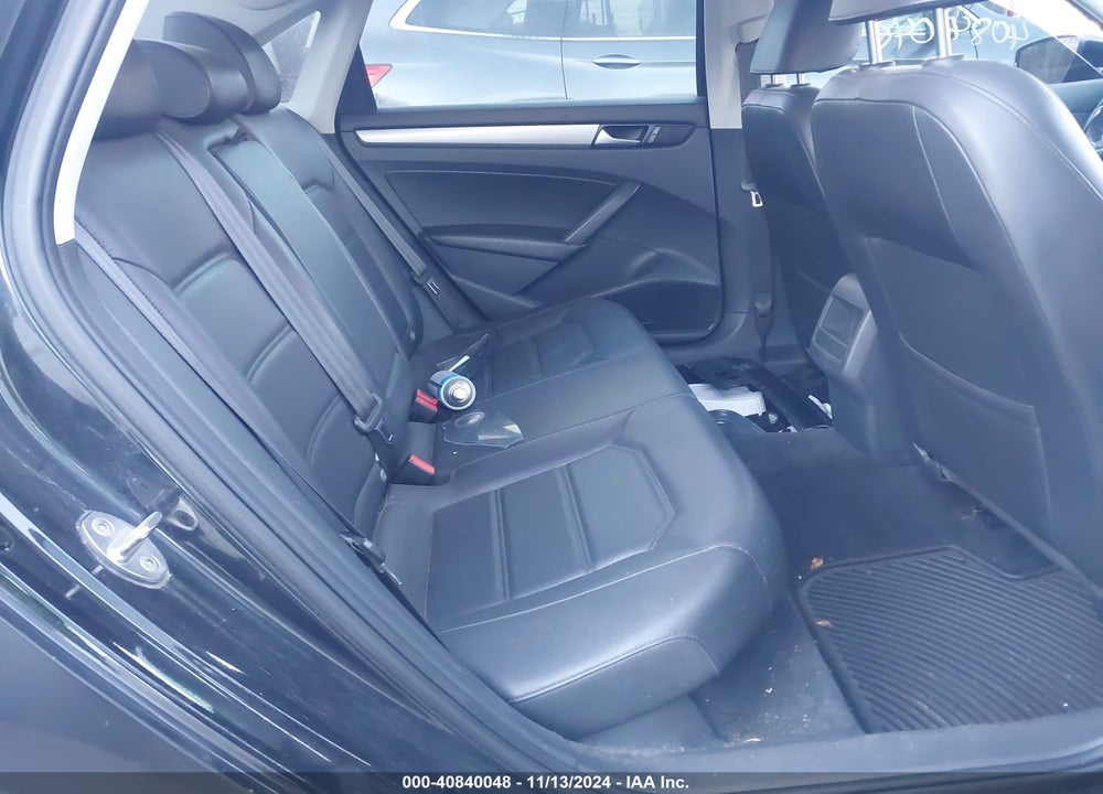 2015 VOLKSWAGEN PASSAT VIN: 1VWAT7A36FC089221