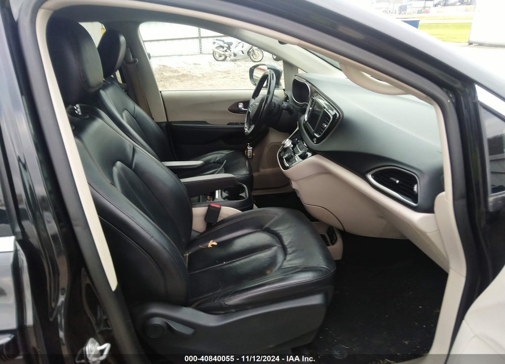 2019 CHRYSLER PACIFICA TOURING L VIN: 2C4RC1BG5KR650109