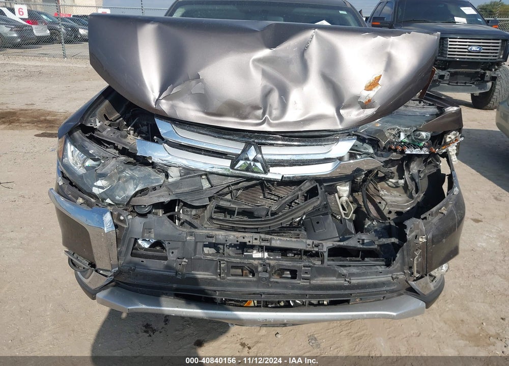 2018 MITSUBISHI OUTLANDER SE VIN: JA4AD3A39JZ009452