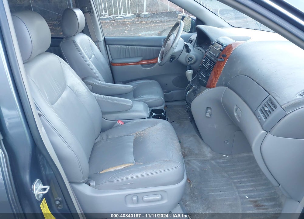 2008 TOYOTA SIENNA XLE VIN: 5TDZK22C28S104986