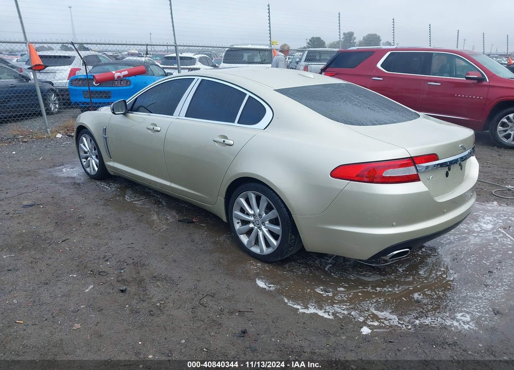 2010 JAGUAR XF PREMIUM VIN: SAJWA0GB2ALR52465