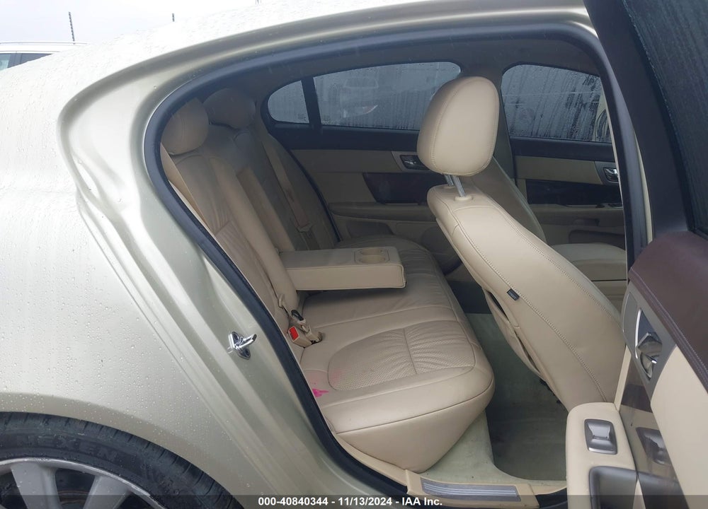2010 JAGUAR XF PREMIUM VIN: SAJWA0GB2ALR52465