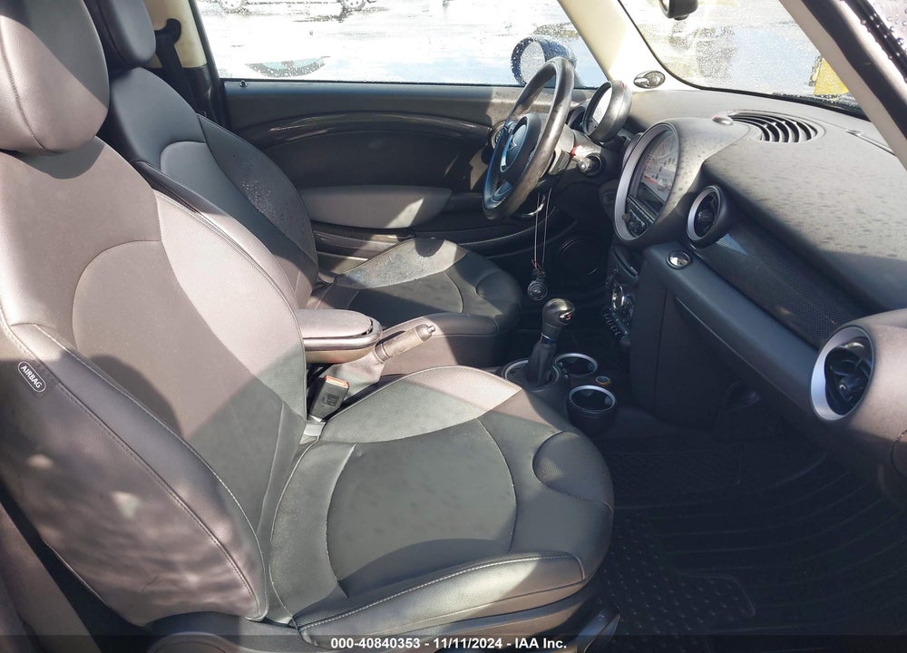 2011 MINI COOPER S VIN: WMWSV3C5XBTY12049
