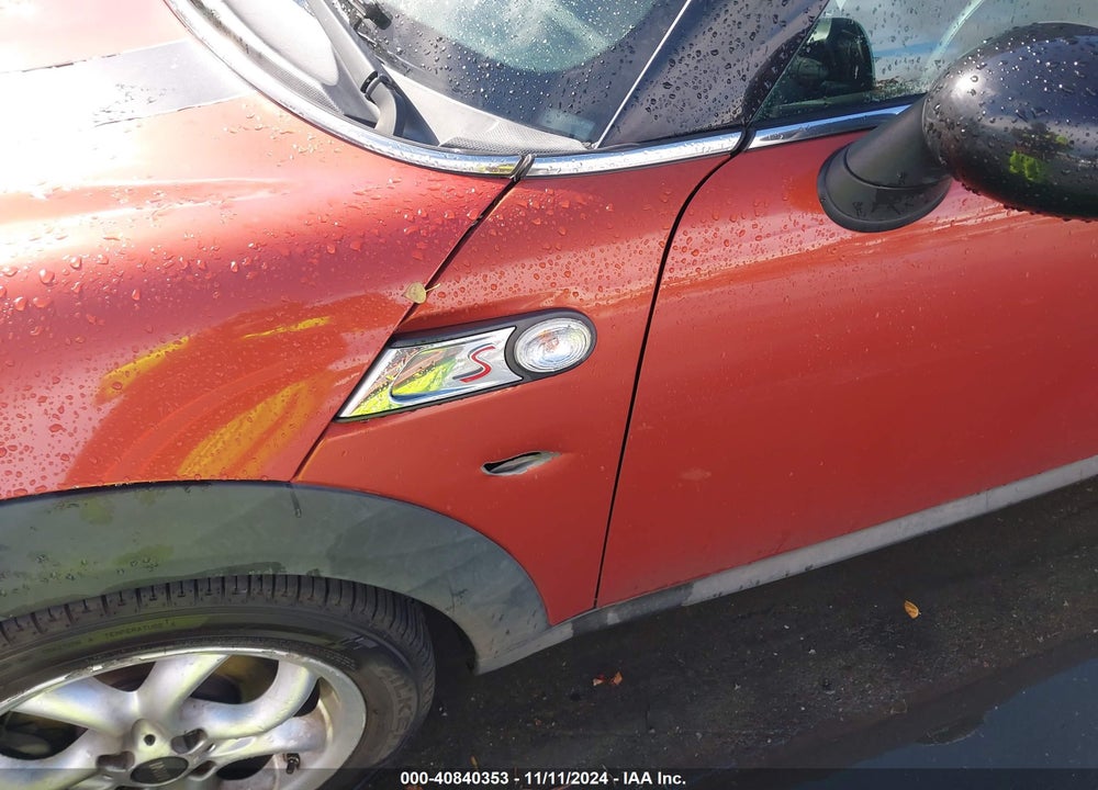 2011 MINI COOPER S VIN: WMWSV3C5XBTY12049