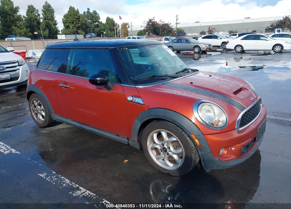 2011 MINI COOPER S VIN: WMWSV3C5XBTY12049