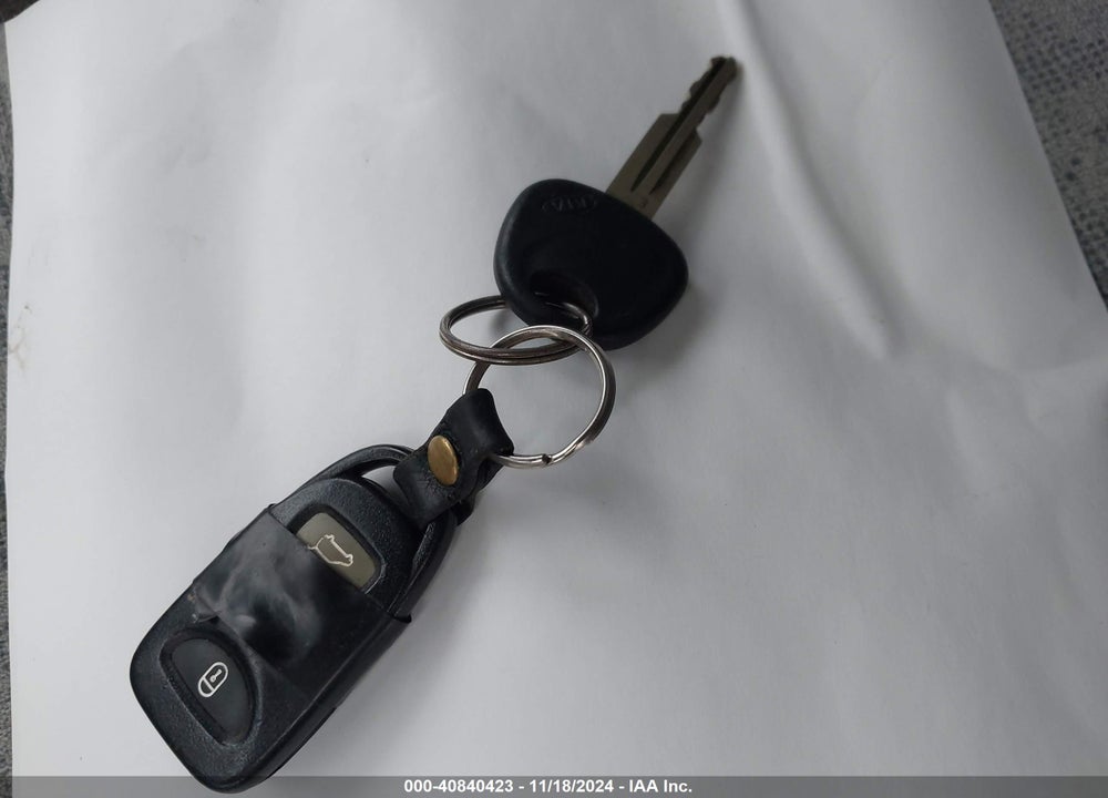 2008 KIA SORENTO LX VIN: KNDJD735385818295