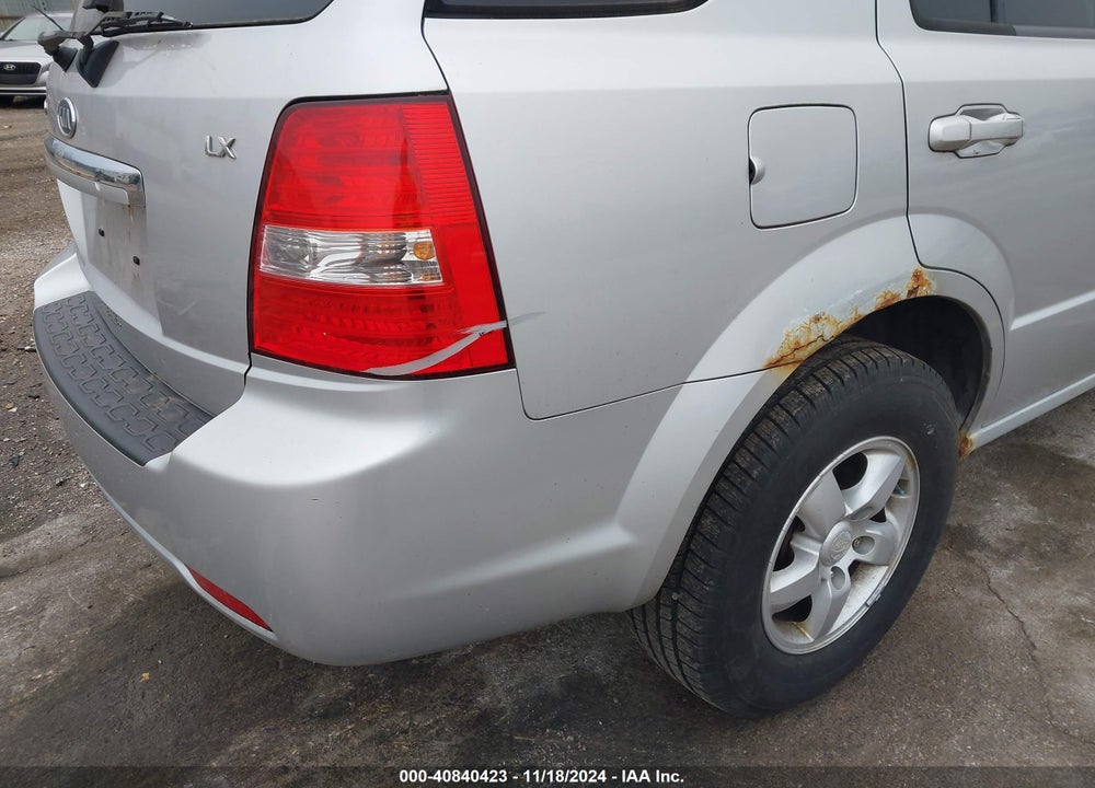 2008 KIA SORENTO LX VIN: KNDJD735385818295