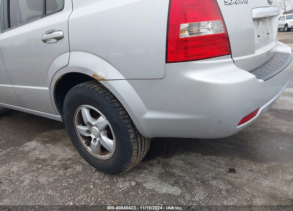 2008 KIA SORENTO LX VIN: KNDJD735385818295