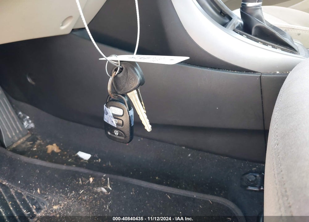 2014 HYUNDAI ELANTRA SE VIN: 5NPDH4AE7EH477093