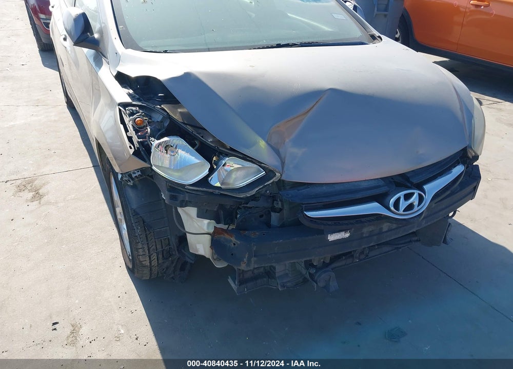 2014 HYUNDAI ELANTRA SE VIN: 5NPDH4AE7EH477093