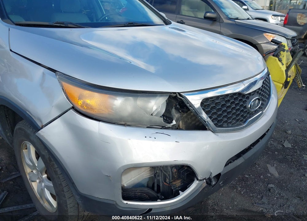 2011 KIA SORENTO LX VIN: 5XYKTCA16BG023756