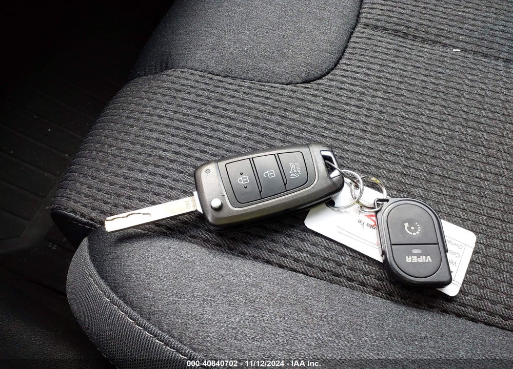 2020 HYUNDAI SANTA FE SE VIN: 5NMS23AD2LH220251