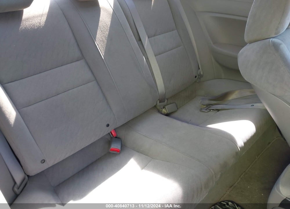 2011 HONDA CIVIC LX VIN: 2HGFG1B67BH515817