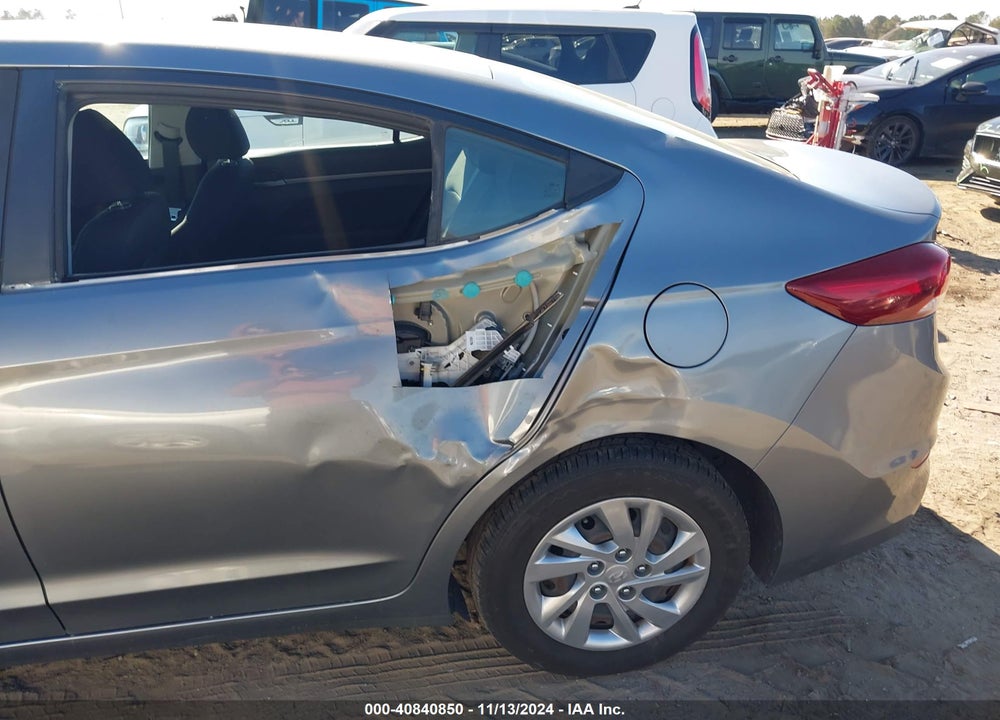 2018 HYUNDAI ELANTRA SE VIN: KMHD74LF5JU523671