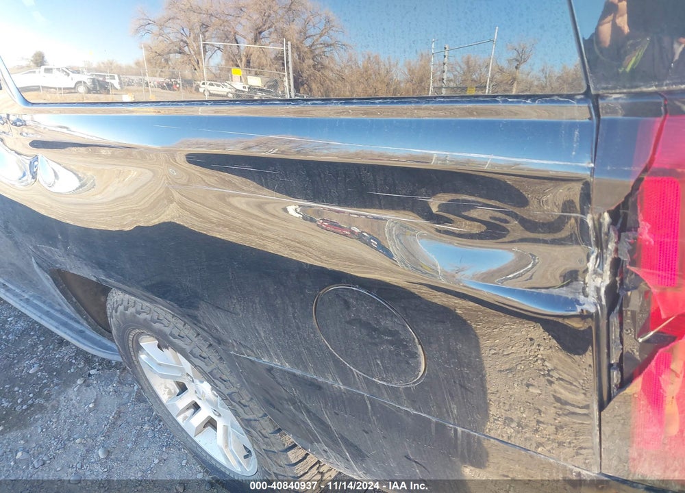 2018 CHEVROLET SUBURBAN LT VIN: 1GNSKHKC0JR356185