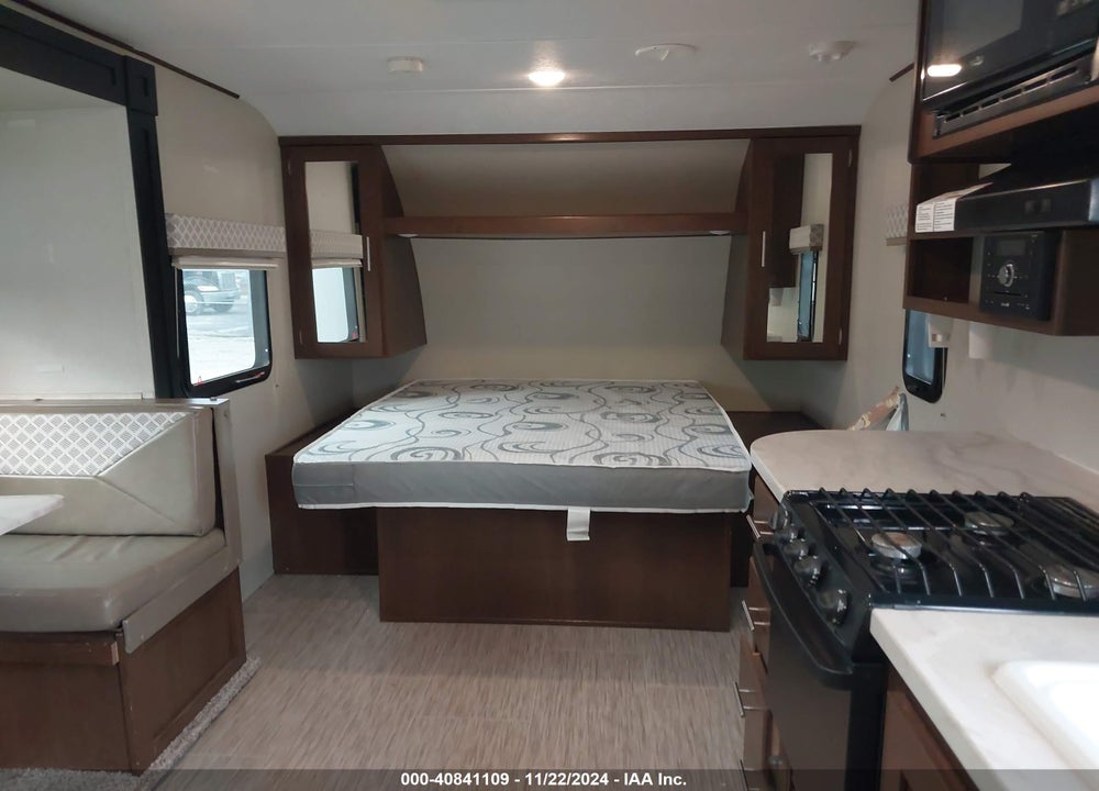 2018 TRACER BY FOREST RIV BREEZE SERIES VIN: 5ZT2TRJB9JB513692