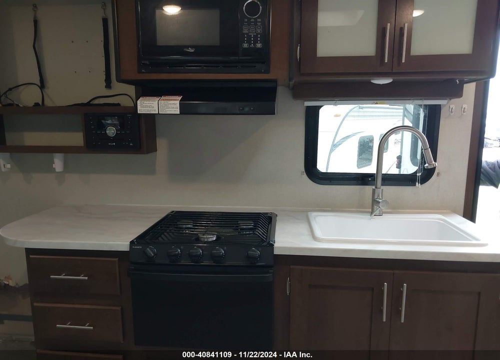 2018 TRACER BY FOREST RIV BREEZE SERIES VIN: 5ZT2TRJB9JB513692