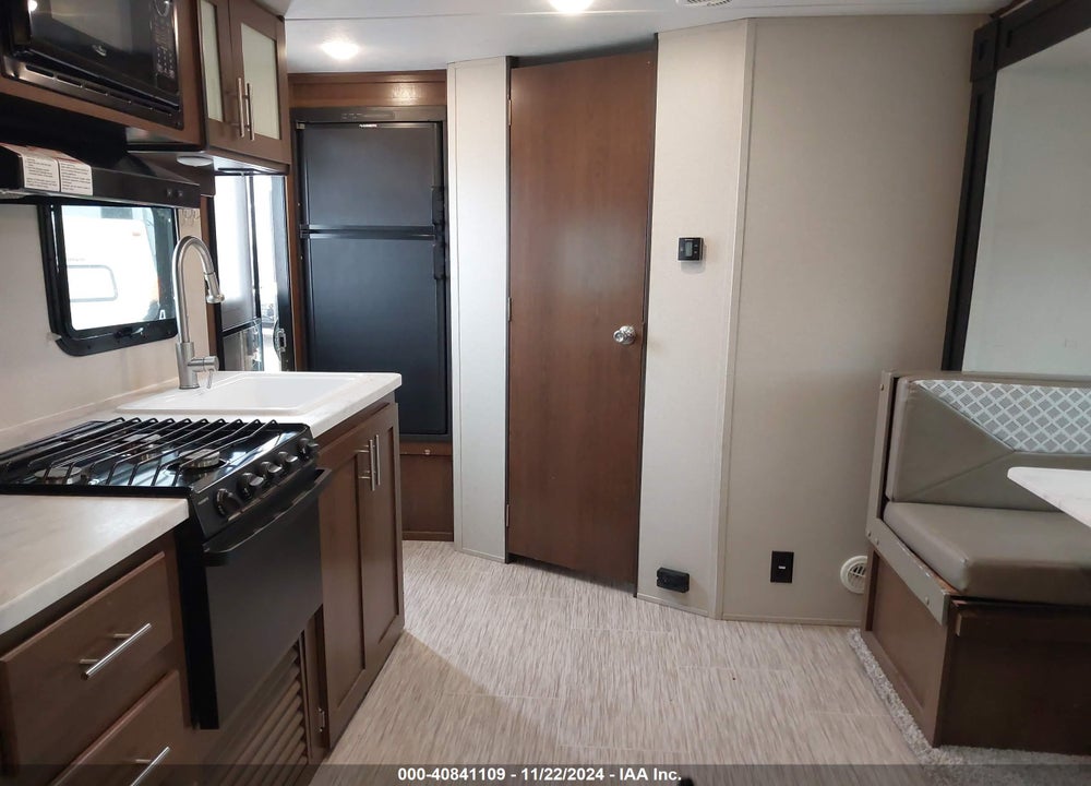2018 TRACER BY FOREST RIV BREEZE SERIES VIN: 5ZT2TRJB9JB513692