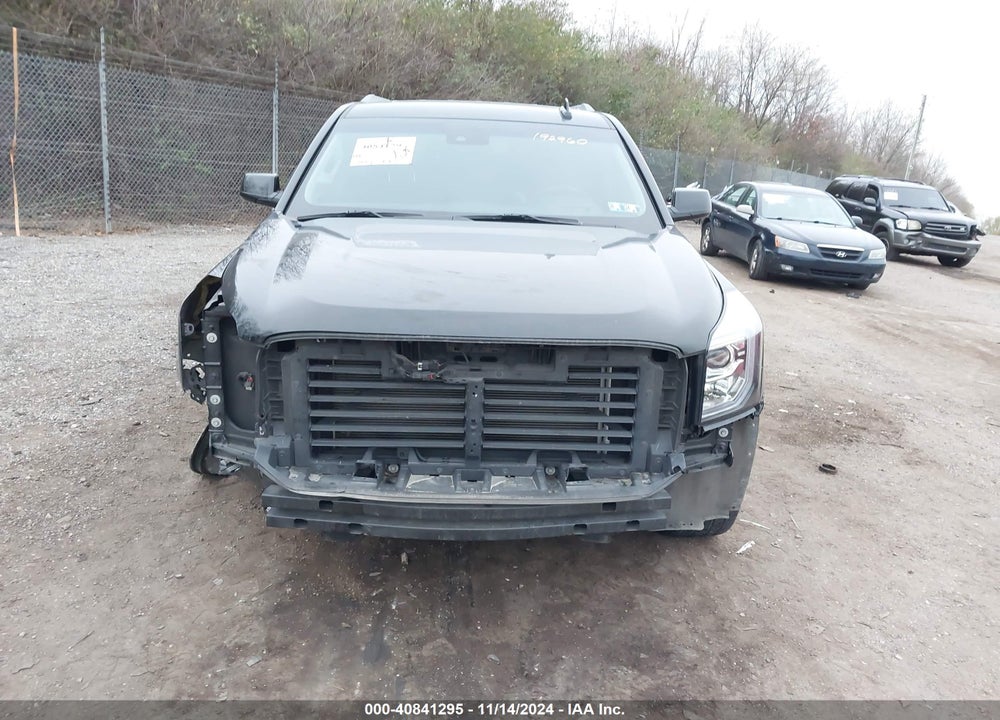2018 GMC YUKON XL DENALI VIN: 1GKS2HKJ1JR192960