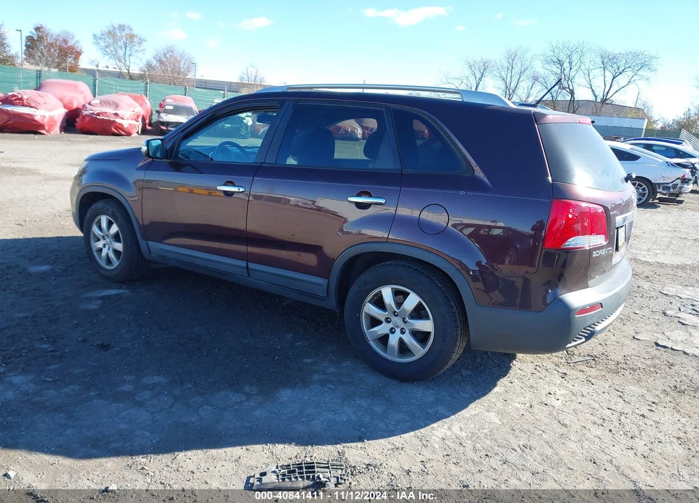 2013 KIA SORENTO LX VIN: 5XYKT3A67DG366171