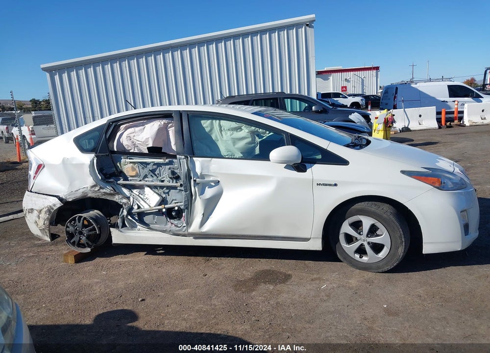 2011 TOYOTA PRIUS TWO VIN: JTDKN3DU3B1370882