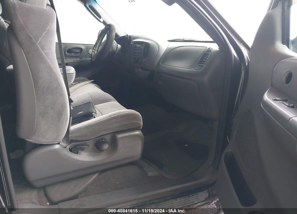 2002 FORD F-150 LARIAT/XL/XLT VIN: 2FTRX18W52CA58943