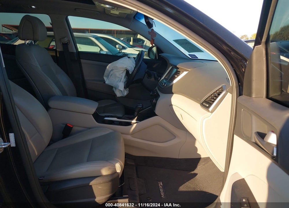 2018 HYUNDAI TUCSON VALUE VIN: KM8J33A24JU639159