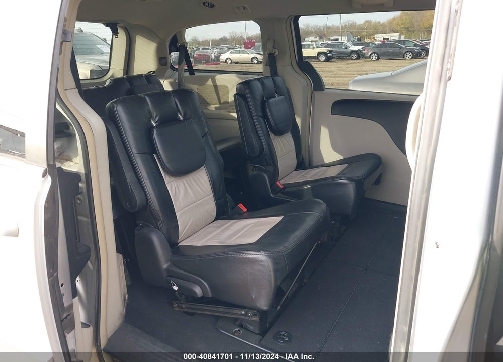 2011 DODGE GRAND CARAVAN VIN: 2D4RN5DG2BR661621