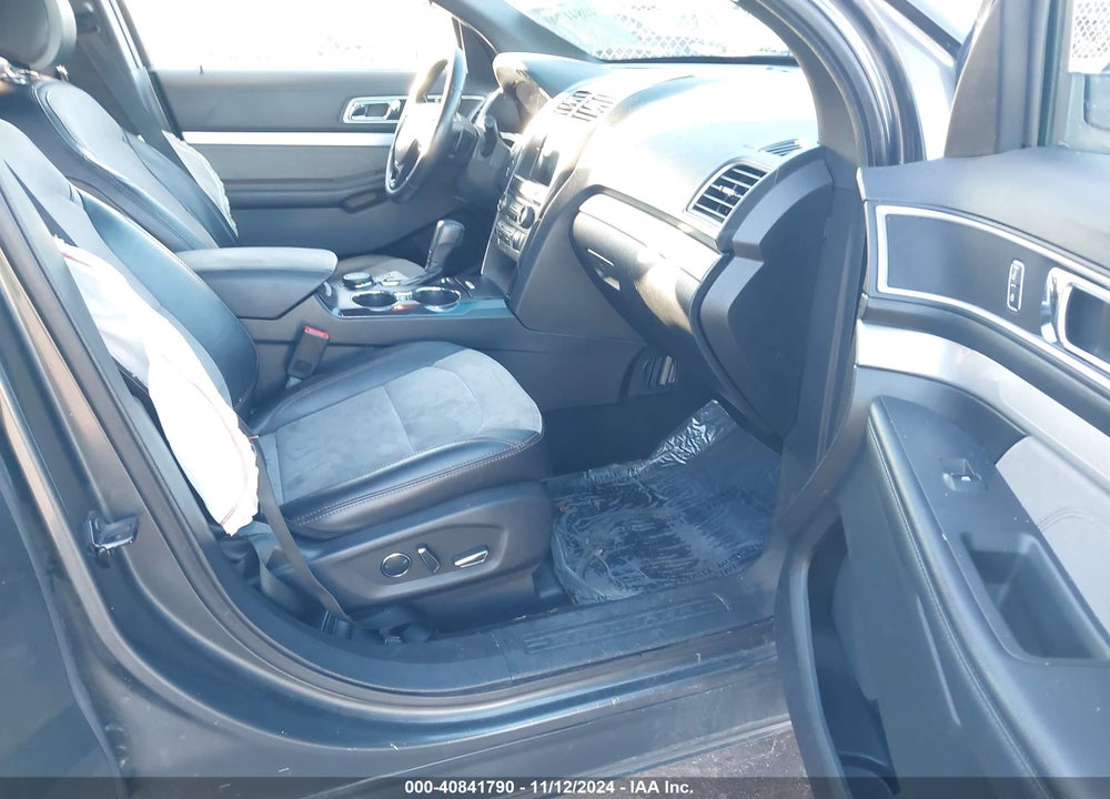 2017 FORD EXPLORER XLT VIN: 1FM5K8D81HGA00411