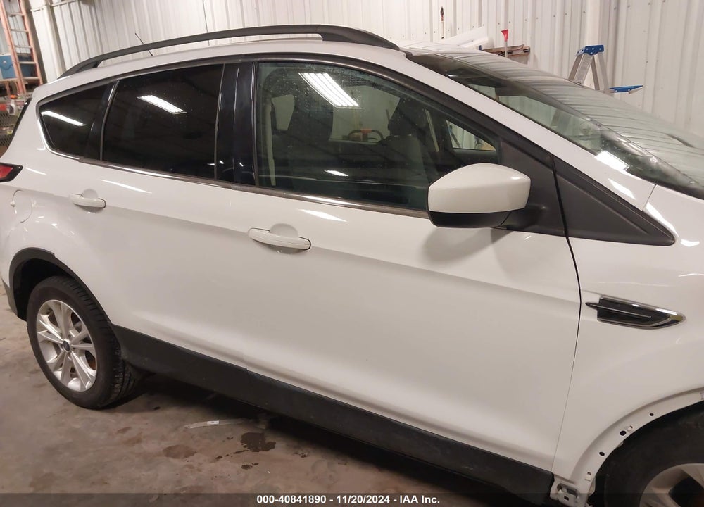 2018 FORD ESCAPE SE VIN: 1FMCU9GD5JUD08270