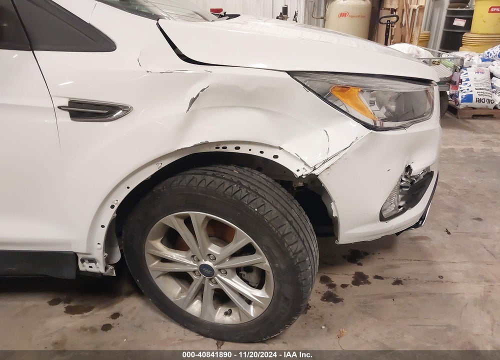 2018 FORD ESCAPE SE VIN: 1FMCU9GD5JUD08270