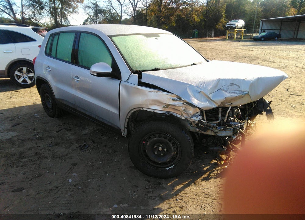 2017 VOLKSWAGEN TIGUAN VIN: WVGAV7AX0HK047714