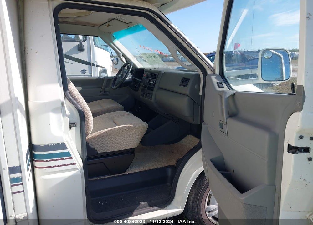 2002 WINNEBAGO MH VIN: WV3AB47082H033552