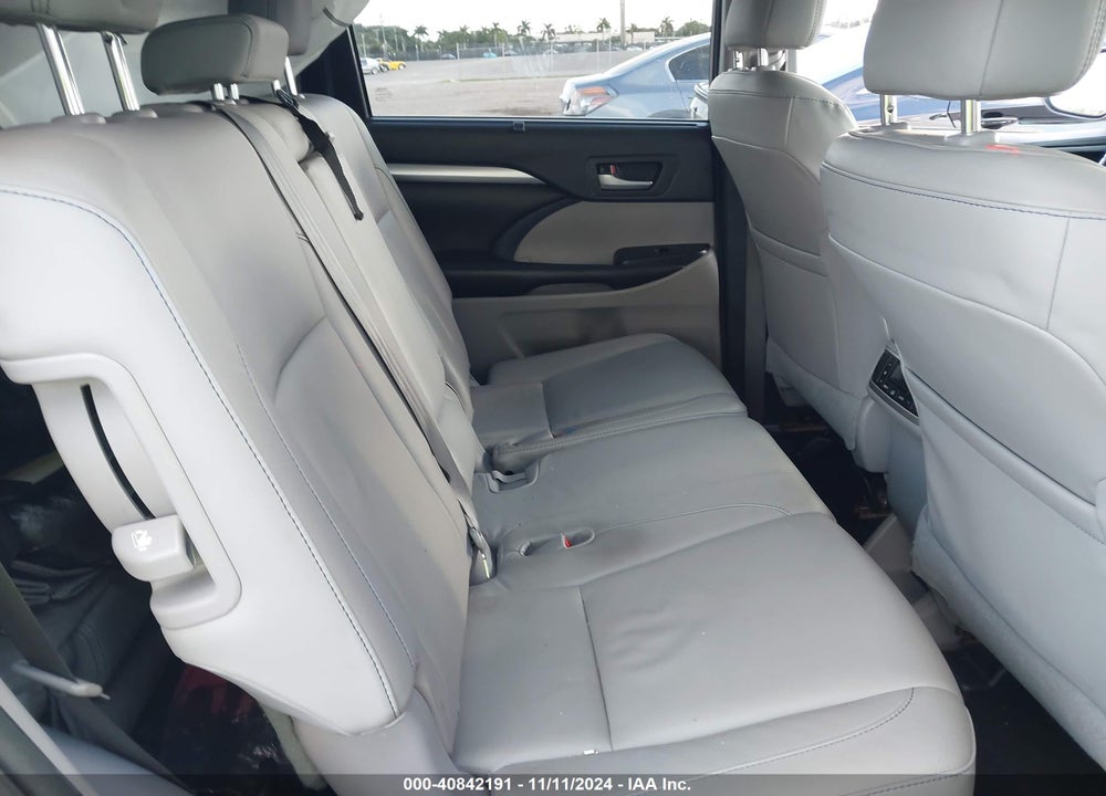 2016 TOYOTA HIGHLANDER XLE V6 VIN: 5TDKKRFH7GS122110