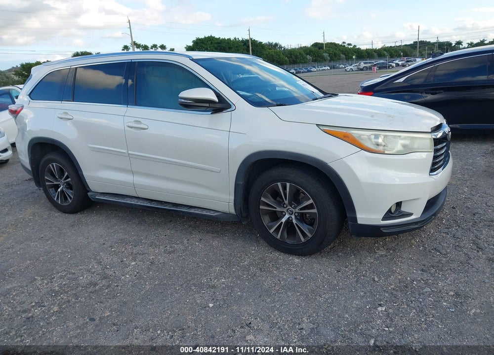 2016 TOYOTA HIGHLANDER XLE V6 VIN: 5TDKKRFH7GS122110