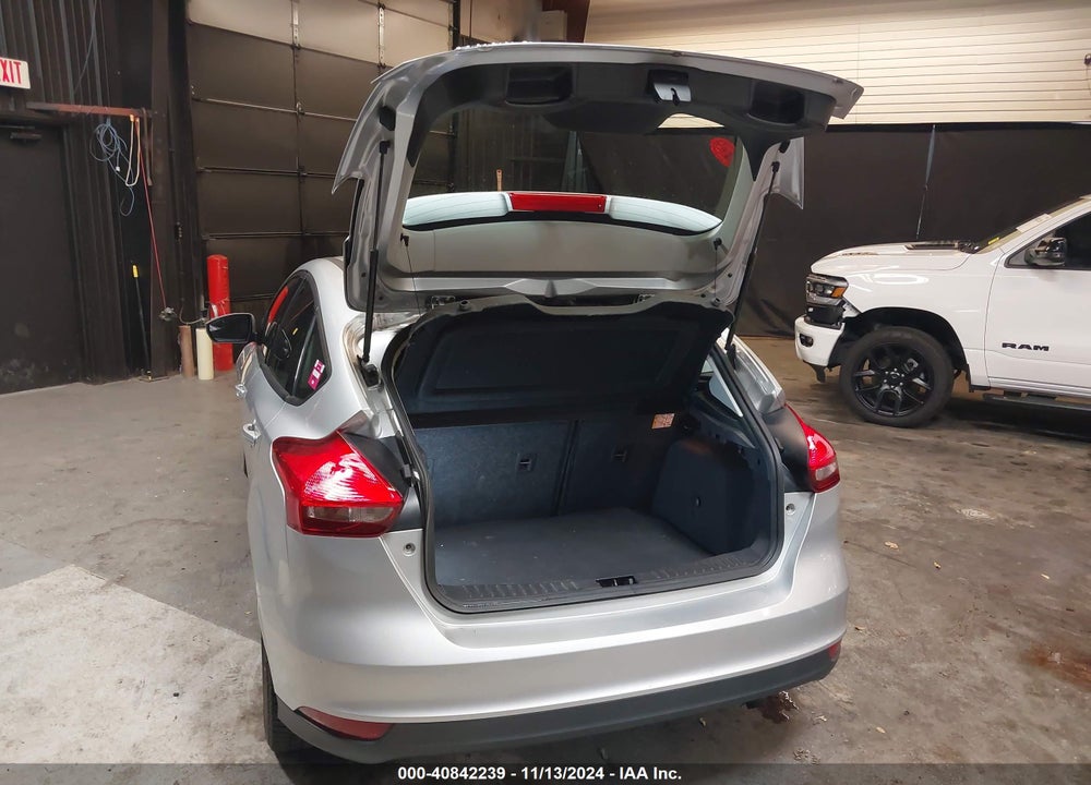 2015 FORD FOCUS SE VIN: 1FADP3K25FL247735