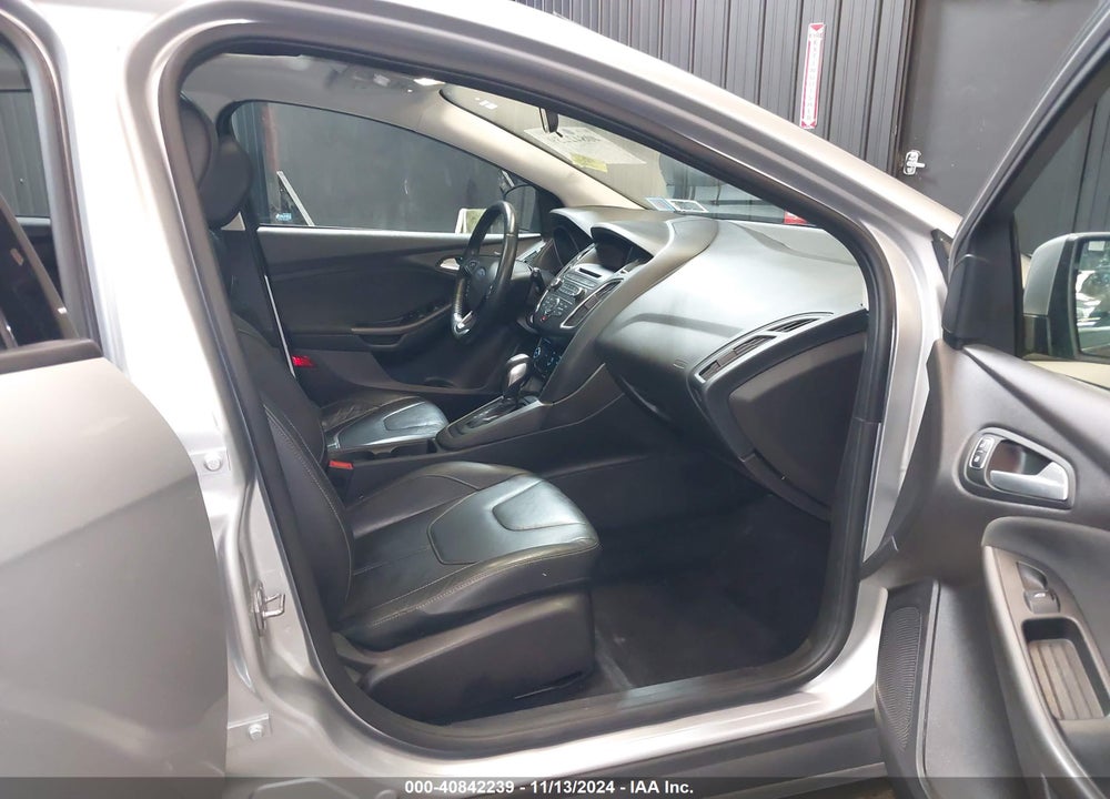 2015 FORD FOCUS SE VIN: 1FADP3K25FL247735