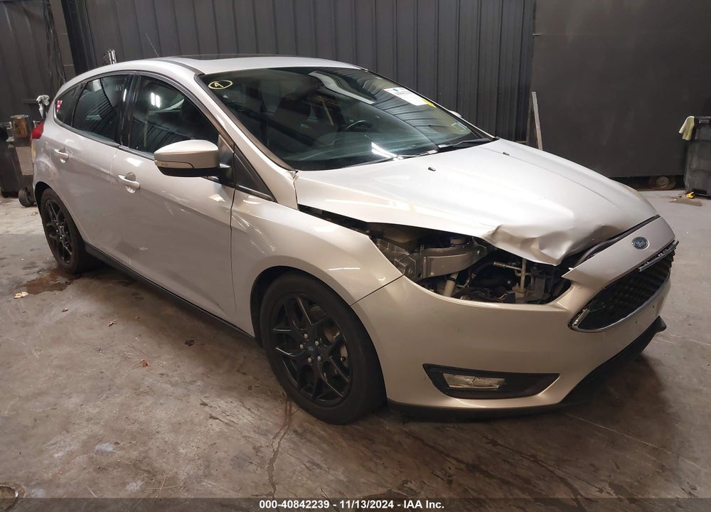 2015 FORD FOCUS SE VIN: 1FADP3K25FL247735