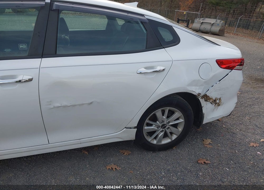 2018 KIA OPTIMA LX VIN: KNAGT4L38J5235671