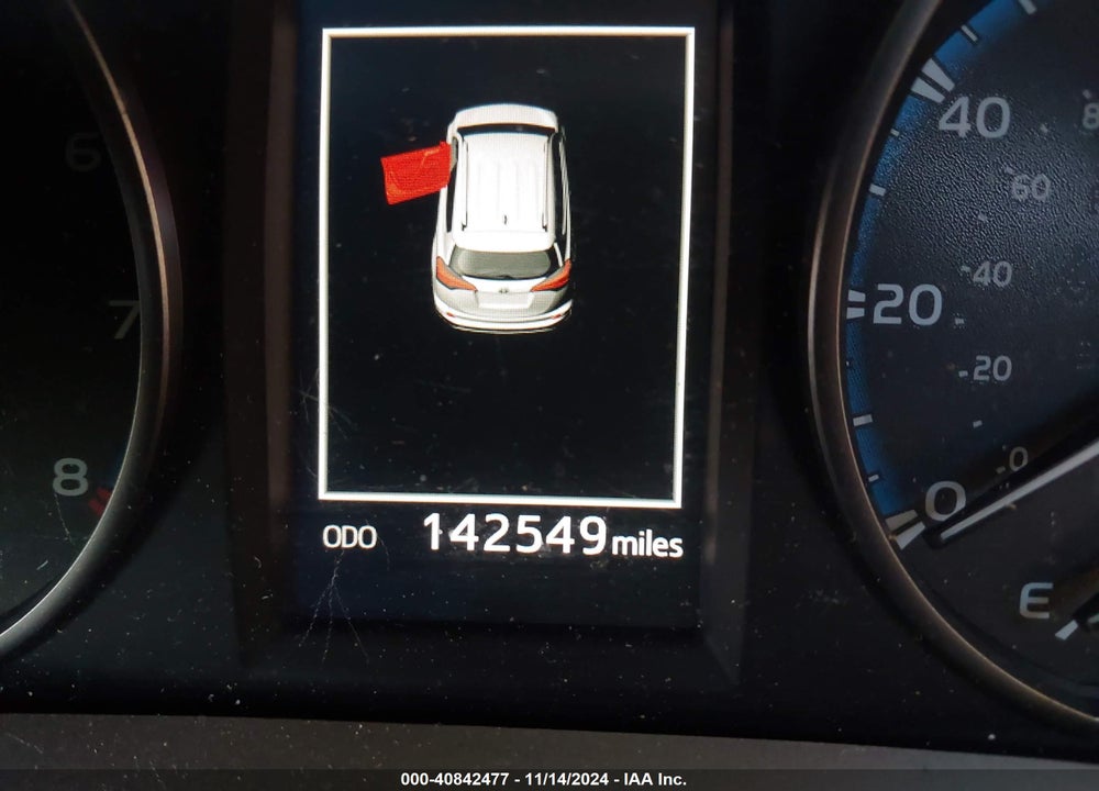 2018 TOYOTA RAV4 VIN: 2T3RFREV2JW762306