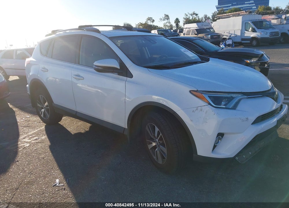 2018 TOYOTA RAV4 ADVENTURE/XLE VIN: JTMRFREV2JJ246879