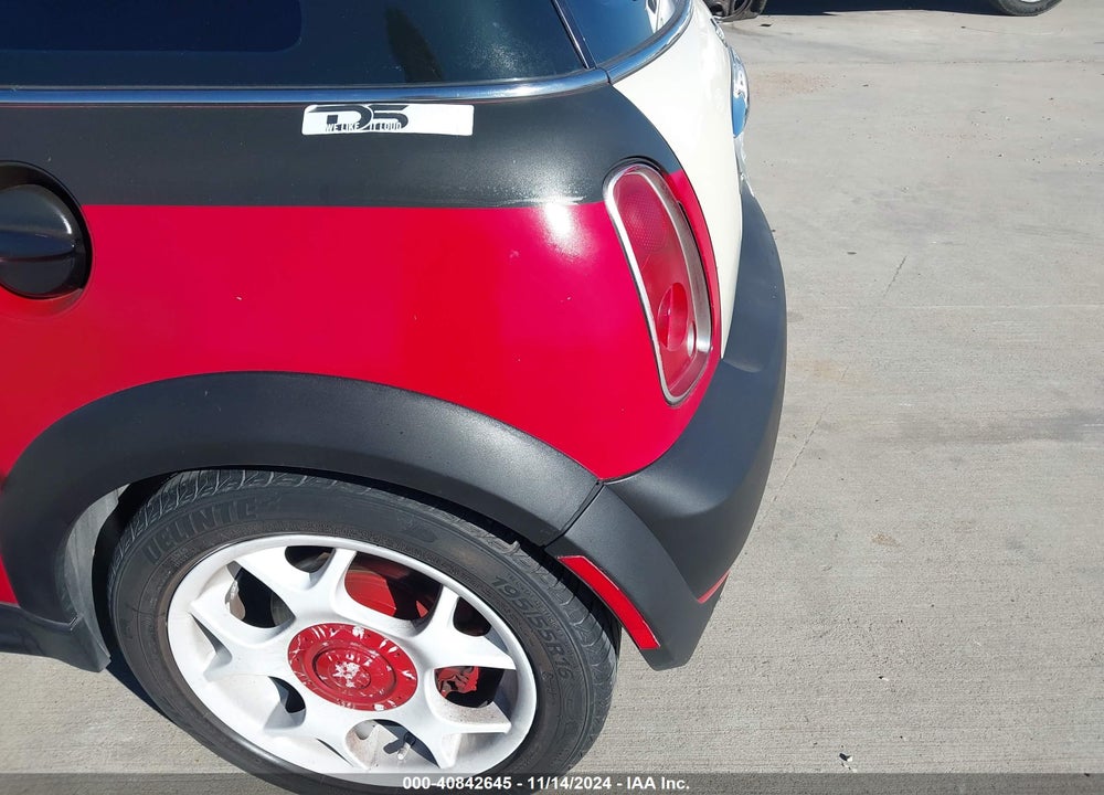2006 MINI COOPER S VIN: WMWRE33576TL17151