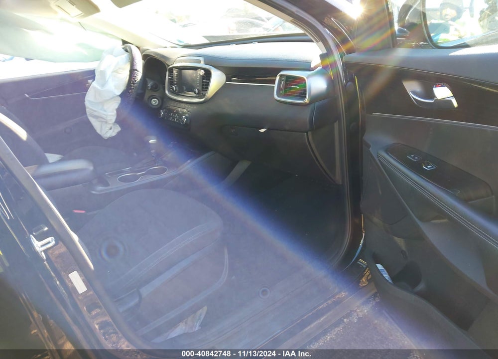 2019 KIA SORENTO 2.4L LX VIN: 5XYPGDA33KG447333