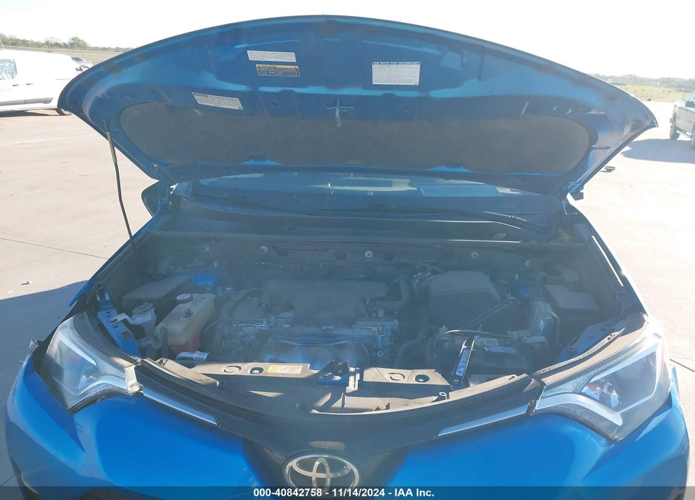 2018 TOYOTA RAV4 ADVENTURE/XLE VIN: JTMWFREV1JJ152818
