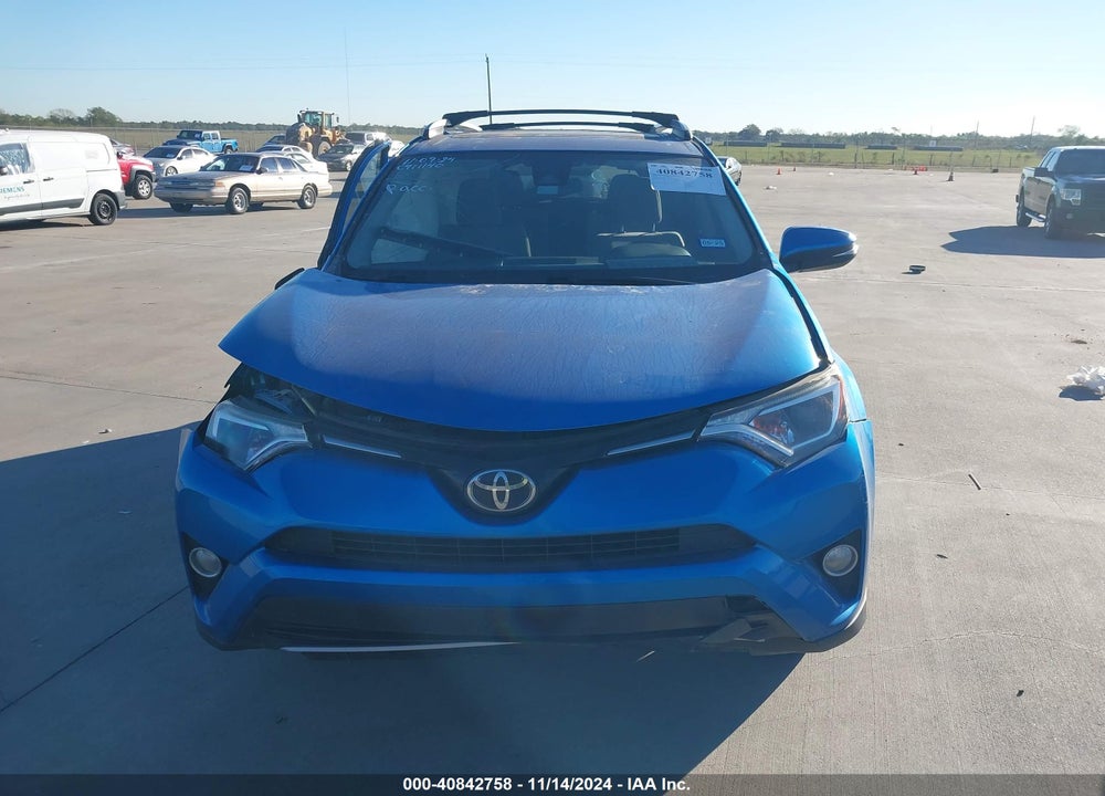 2018 TOYOTA RAV4 ADVENTURE/XLE VIN: JTMWFREV1JJ152818