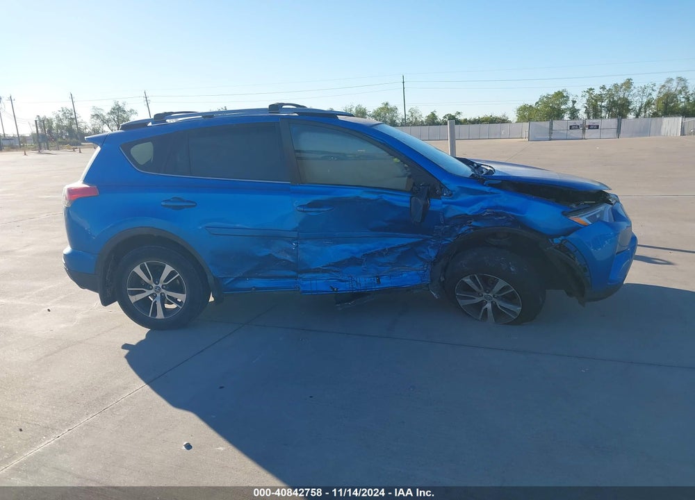 2018 TOYOTA RAV4 ADVENTURE/XLE VIN: JTMWFREV1JJ152818