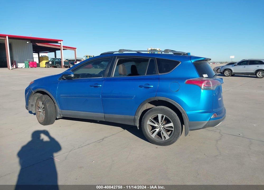 2018 TOYOTA RAV4 ADVENTURE/XLE VIN: JTMWFREV1JJ152818