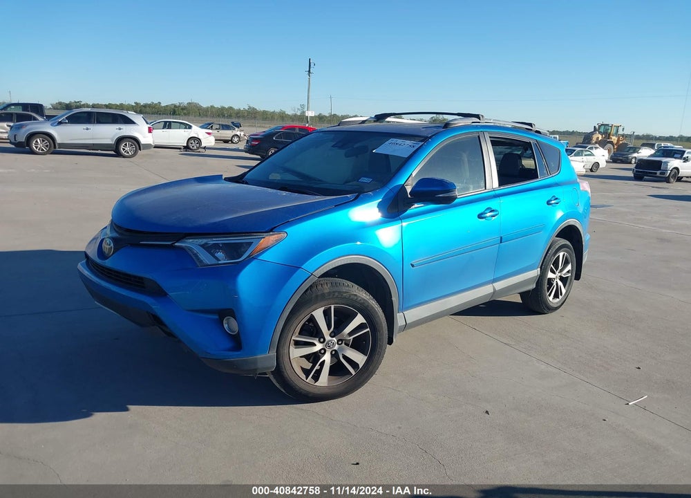 2018 TOYOTA RAV4 ADVENTURE/XLE VIN: JTMWFREV1JJ152818
