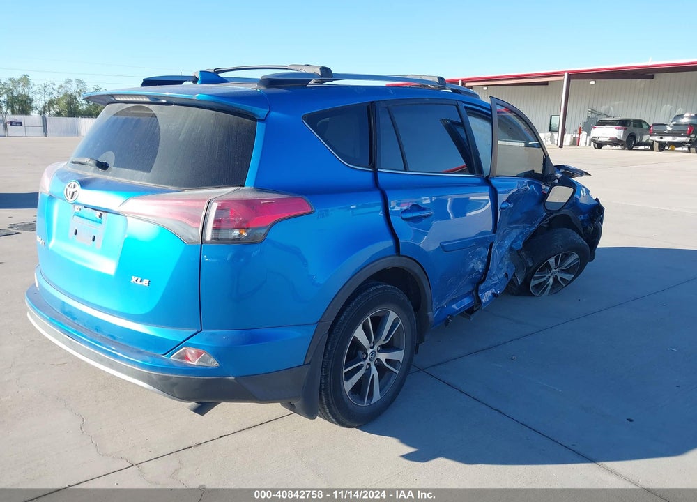 2018 TOYOTA RAV4 ADVENTURE/XLE VIN: JTMWFREV1JJ152818