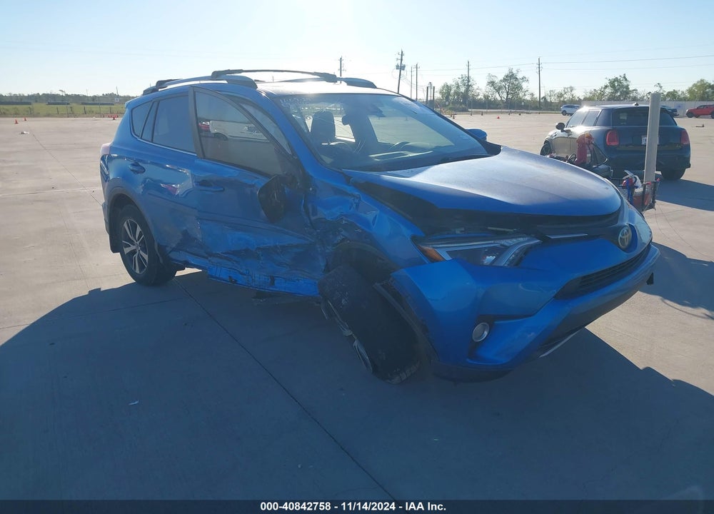 2018 TOYOTA RAV4 ADVENTURE/XLE VIN: JTMWFREV1JJ152818